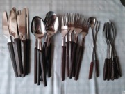 Komplet sztućców 26- częściowy, dodatkowo 6 łyżek i widelców