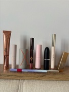 Zestaw do makijażu Rare beauty Charlotte Kosas Mac Hourglass Anastasia