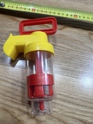 mała pompa wodna AquaPlay, będąca akcesorium do torów wodnych AquaPlay.