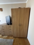 Szafa i komoda w jasnym kolorze
