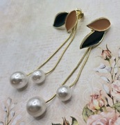 Listki liście perły perełki złote kolczyki Modna glamour vintage