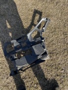 ŚLIZG MOCOWANIE HALOGENU ZDERZAKA PRAWY PRZÓD BMW F40 7459710