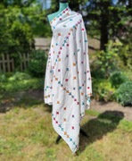 Duża chusta szal dupatta haftowana biała bawełna kolorowy haft hidża