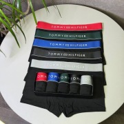 Zestaw 5 męskich bokserek w pudełku prezentowym.