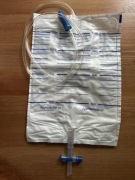 Worek na mocz 1500 ml, 13 sztuk z włókniną po tylnej stronie