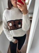 Długi Stylowy Sweter z Angorą L pasuje na S-L Mleczny z Unikalnym Printem