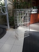 Regał zamykany do ekspozycji win