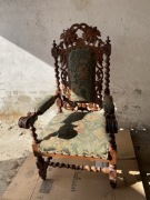 Duży fotel neorenesansowy.