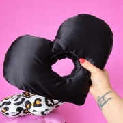 Poduszka do piercingu donut do przekłuwania uszu Satyna Serce czarne