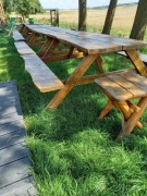 Stoły biesiadne ławki z drewna jesionowego i dębowego 