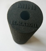 Mały wałek do masażu Blackroll mini. Twardy. 15 cm