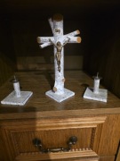 zestaw krzyż i świeczniki brzoza