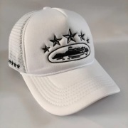 Stylowa czapka trucker  z gwiazdami haftowana