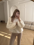 Sweter z bufiastym szerokim rękawem biały śmietankowy puszysty