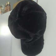 MONKI czarna czapka z daszkiem futerkowa one size