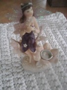 figurka dziewczyna z lotosami