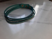 Opaska na szyję typu Choker_niebieska z ćwiekami i cyrkoniami– skórzana