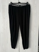 Czarne spodnie od piżamy z białą koronkową lamówką C&A XL