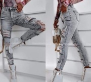 Marmurkowe spodnie z przetarciami 