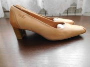 Beżowe  buty damskie skóra słupek  duże 39