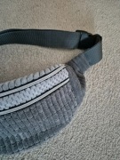 Duża sztruksowa nerka szara 2 kieszenie