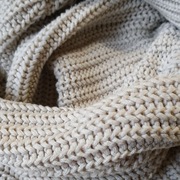 Długi gruby biały sweter golf oversize 50% bawełna