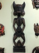 Plemienna rzeźba rytualna z Papui-Nowej Gwinei