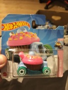 Hot wheels swetry riders nowy resorek autko 