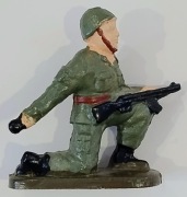 Żołnierzyk, żołnierzyki PRL piechota - strzelec - figurka 