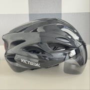 Kask rowerowy VICTGOAL czarny z magnetyczną szybą i światłem LED | 57–62 cm