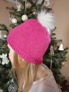 RĘKODZIEŁO: Ciepła Czapka Dziecięca z Pomponem – Fuksja / Ciemny Róż