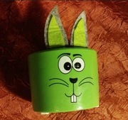 zielona doniczka pojemnik zając wielkanocny królik ozdoba