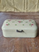 Zabytkowy chlebak emaliowany w stylu retro 