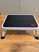 Składany walizkowy stołek podnóżek biały z matą antypoślizgową do 1450kg