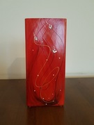 Czerwona ręcznie malowana lampa stołowa