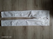 Spodnie damskie Stradivarius