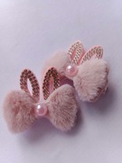 spinki z kokardkami i uszami. Kolor: brudno-różowy