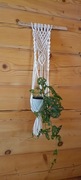 Kwietnik makramowy wiszący na ścianę 