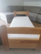 Łózko drewniane sosnowe stan jak Nowe