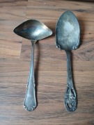 Zestaw starych sztućców mala chochelka i łopatka do ciasta plater