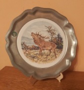 Piękny cynowy talerz myśliwski XXw. Polowania. Rykowisko. Jeleń byk. 