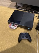 Xbox One z padem i grą