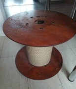 Stolik kawowy z bębna na kabel szpuli ze sznurem jutowym