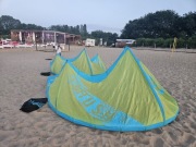 Latawce i bar Airush 10+14, deska Cabrinha, trapez Prolimit, leash