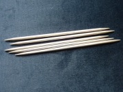 Pięć drutów metalowych