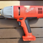 Klucz udarowy Milwaukee V 18 IW z adapterem