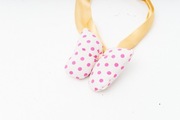 Dekoracyjna zawieszka motyl z materiału – różowe groszki, rękodzieło