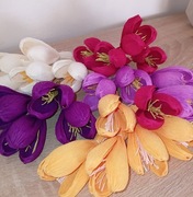 Kwiaty z krepiny do palmy. 