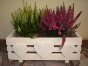 Drewniana skrzynka na kwiaty,biała,serca