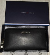 Damski, skórzany porfel TOMMY HILFIGER 